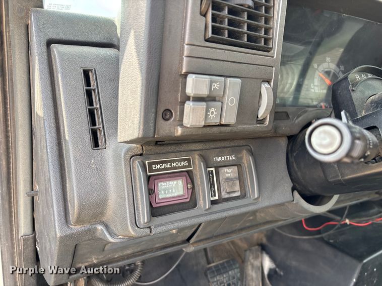 image for item FB3189 2002 Chevrolet C7 bucket truck