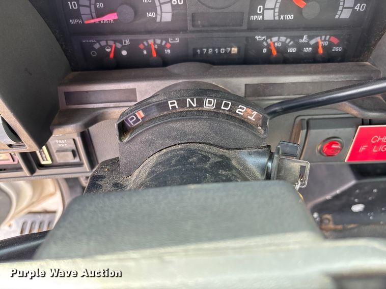 image for item FB3189 2002 Chevrolet C7 bucket truck