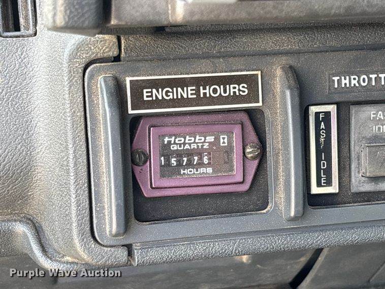 image for item FB3189 2002 Chevrolet C7 bucket truck