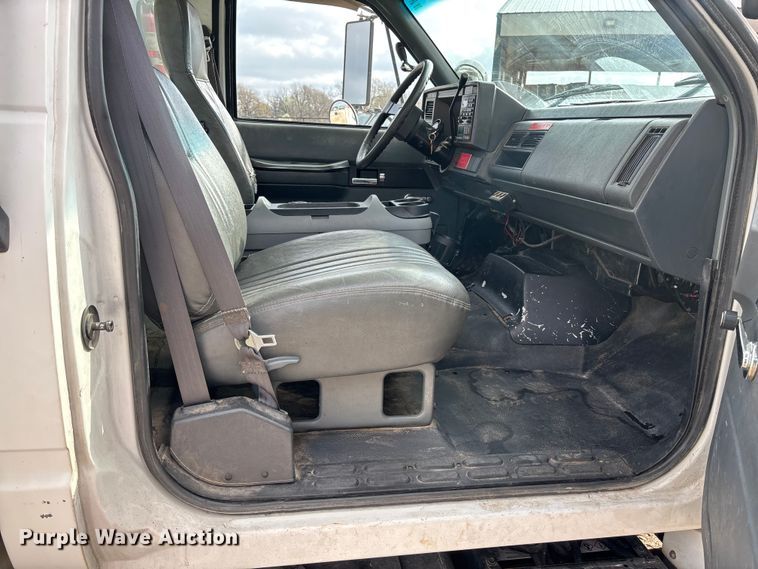 image for item FB3189 2002 Chevrolet C7 bucket truck