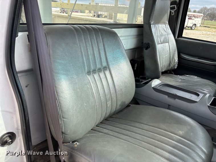 image for item FB3189 2002 Chevrolet C7 bucket truck