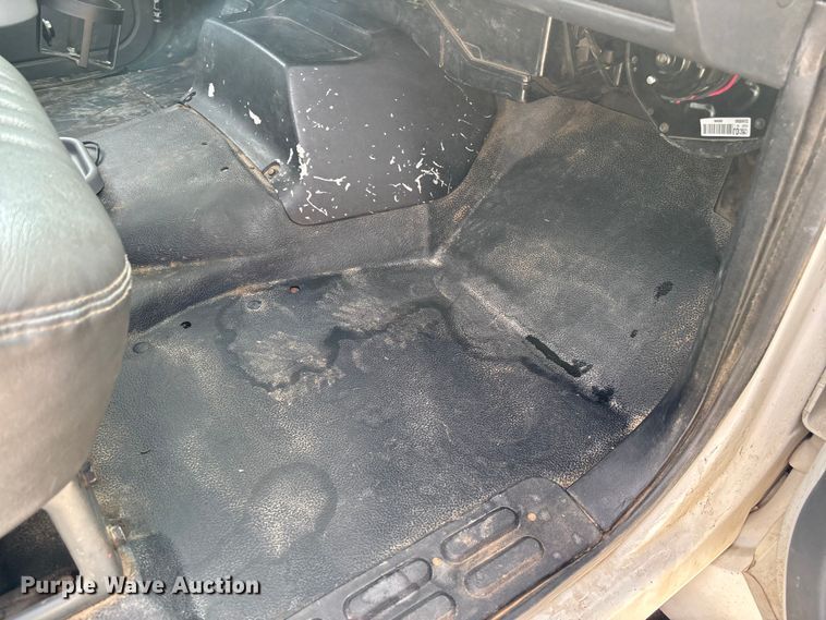 image for item FB3189 2002 Chevrolet C7 bucket truck