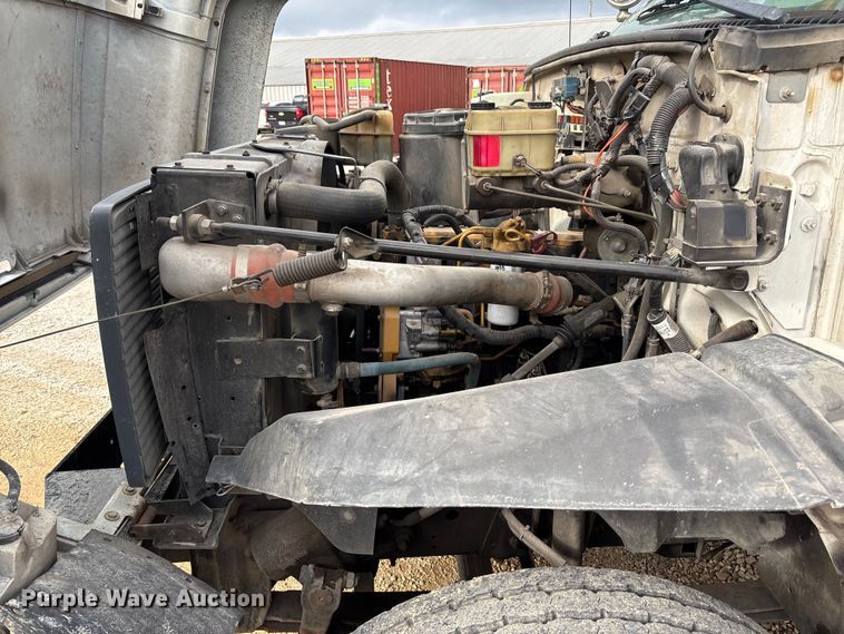 image for item FB3189 2002 Chevrolet C7 bucket truck