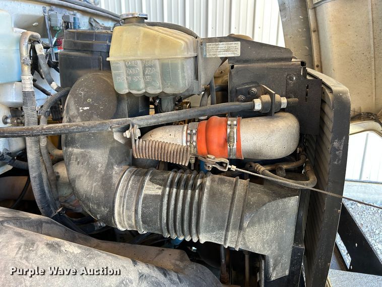 image for item FB3189 2002 Chevrolet C7 bucket truck