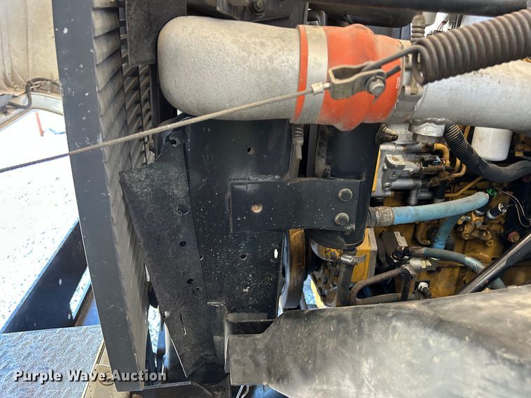 image for item FB3189 2002 Chevrolet C7 bucket truck