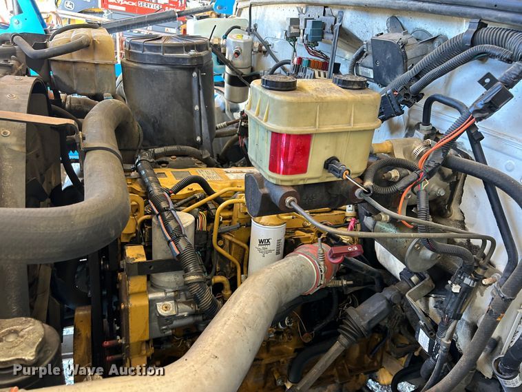 image for item FB3189 2002 Chevrolet C7 bucket truck