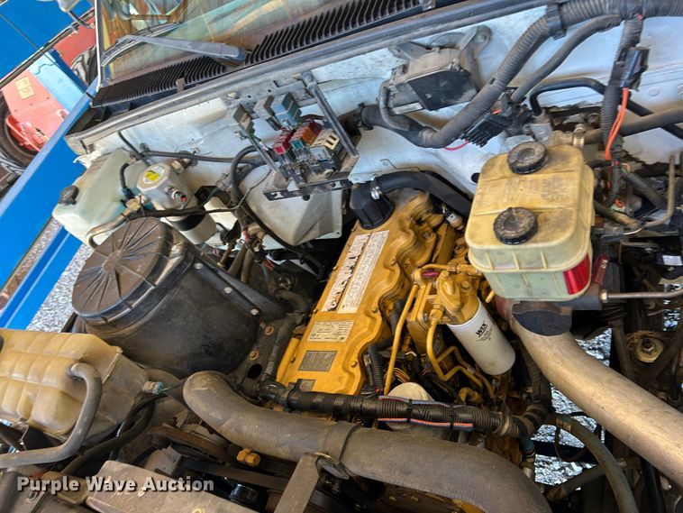 image for item FB3189 2002 Chevrolet C7 bucket truck