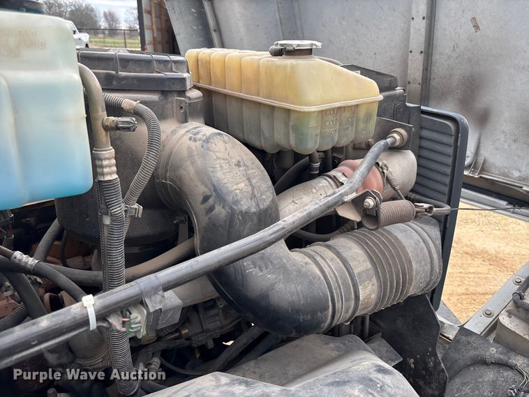 image for item FB3189 2002 Chevrolet C7 bucket truck