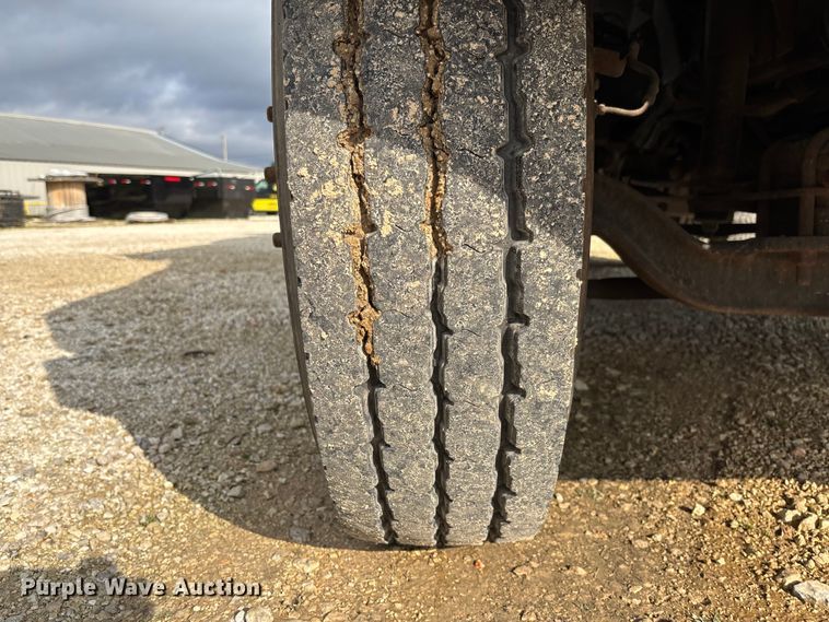 image for item FB3189 2002 Chevrolet C7 bucket truck