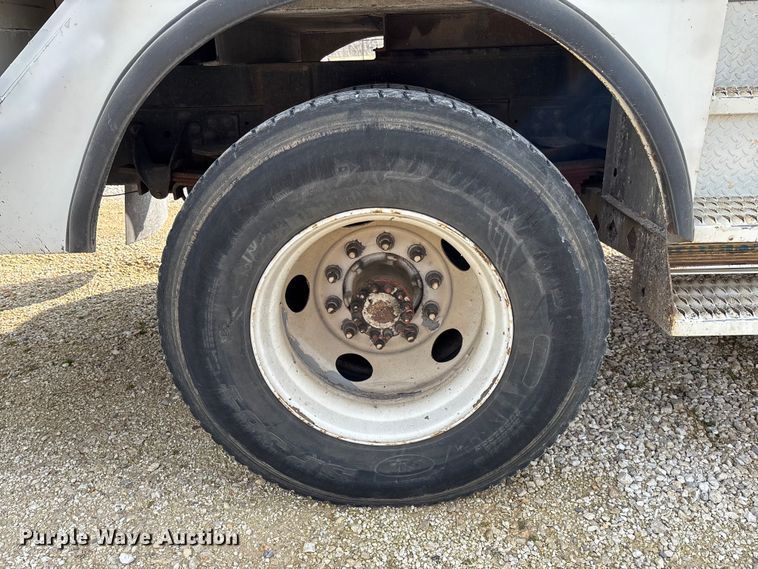 image for item FB3189 2002 Chevrolet C7 bucket truck