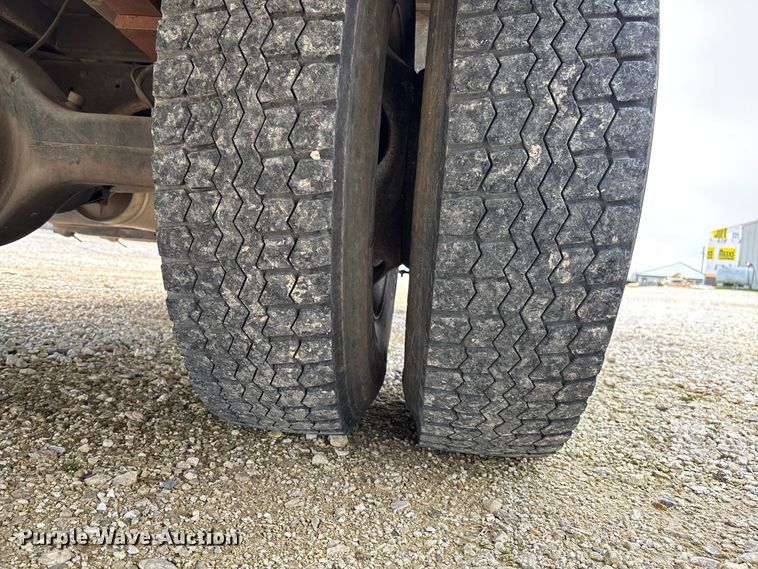 image for item FB3189 2002 Chevrolet C7 bucket truck