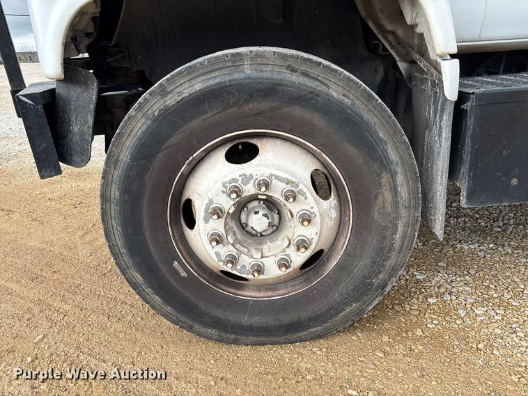 image for item FB3189 2002 Chevrolet C7 bucket truck