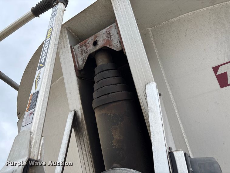 image for item FB3192 2017 Travis S/97 end dump trailer