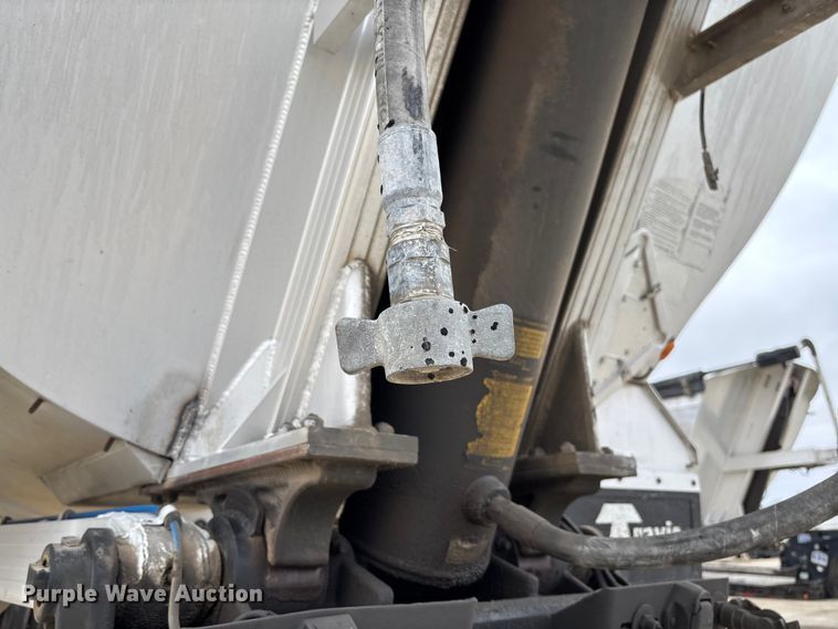 image for item FB3192 2017 Travis S/97 end dump trailer