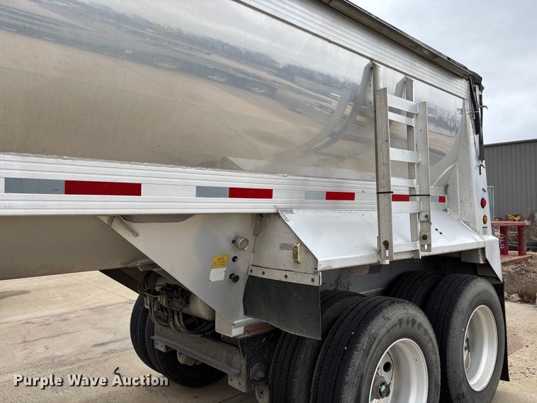 image for item FB3193 2016 Travis S/97 end dump trailer