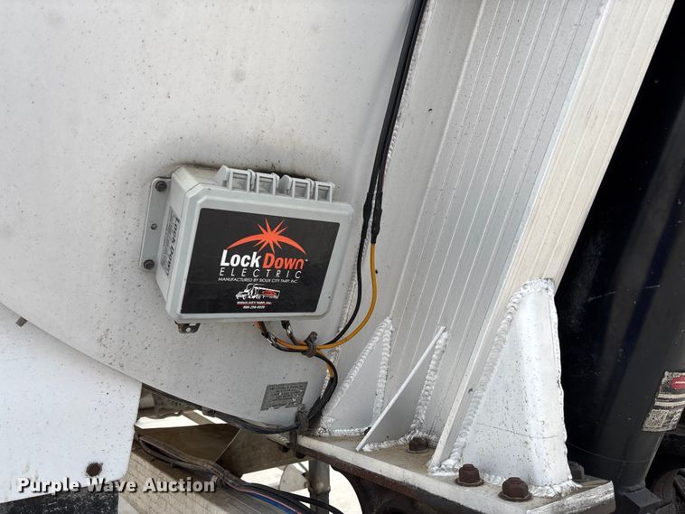 image for item FB3194 2016 Travis S/97 end dump trailer