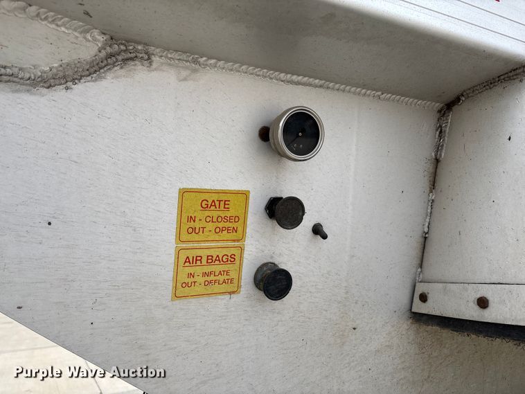 image for item FB3194 2016 Travis S/97 end dump trailer