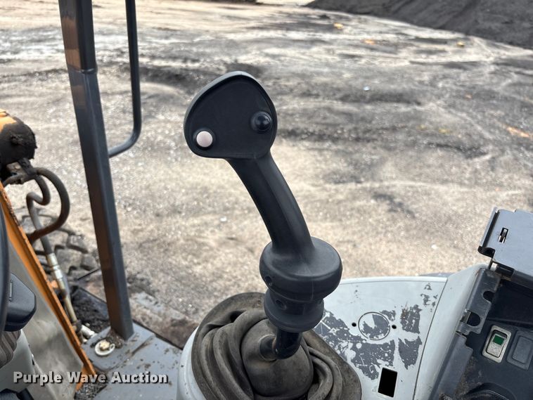 image for item FB3195 2017 Case 570N EP landscape tractor