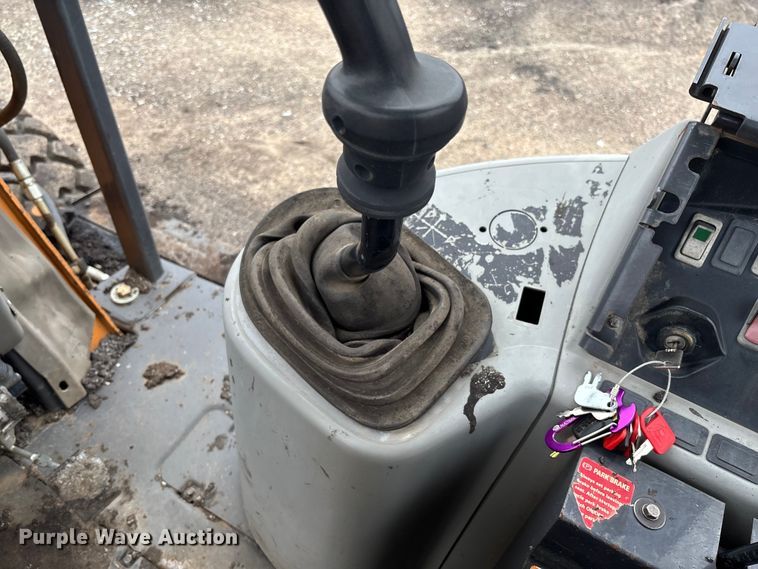 image for item FB3195 2017 Case 570N EP landscape tractor