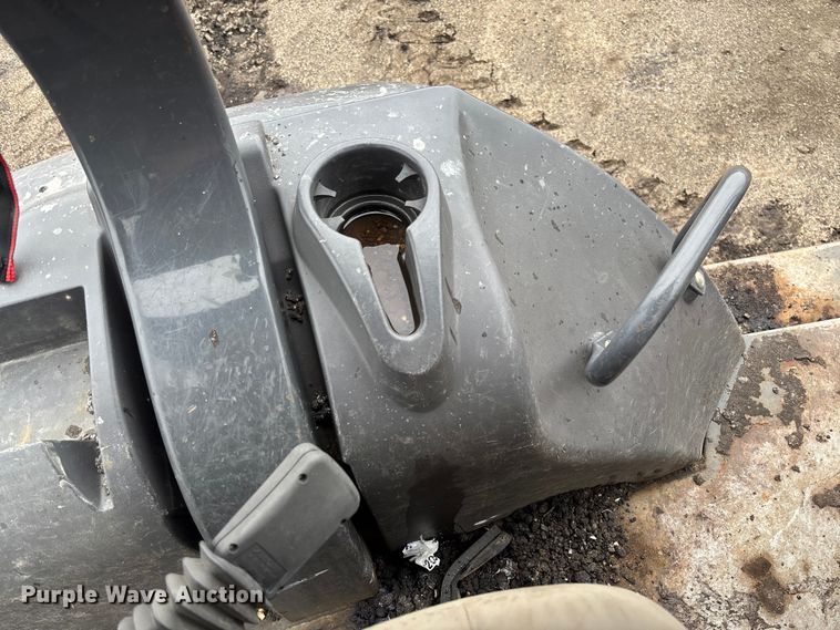 image for item FB3195 2017 Case 570N EP landscape tractor