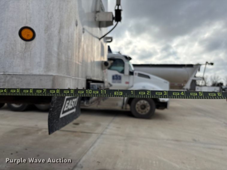 image for item FB3197 2006 East manufacturing end dump trailer