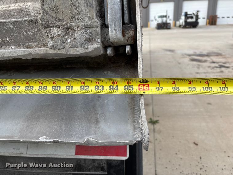 image for item FB3197 2006 East manufacturing end dump trailer