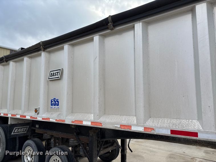 image for item FB3197 2006 East manufacturing end dump trailer