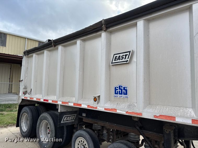 image for item FB3197 2006 East manufacturing end dump trailer