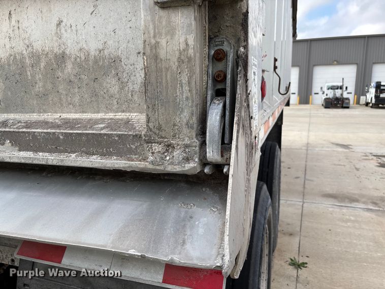 image for item FB3197 2006 East manufacturing end dump trailer