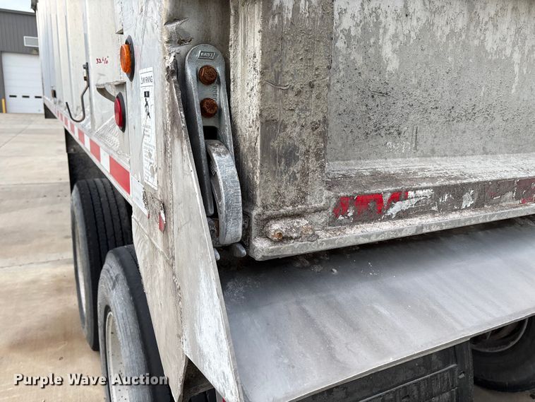 image for item FB3197 2006 East manufacturing end dump trailer
