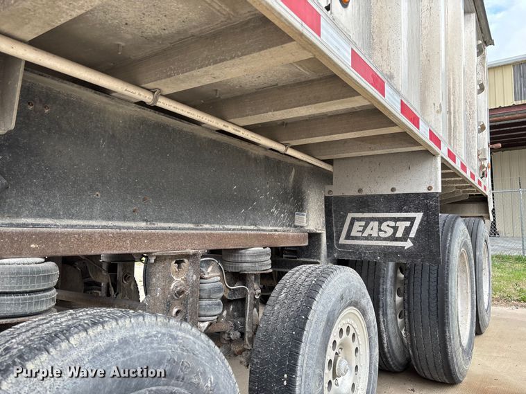 image for item FB3197 2006 East manufacturing end dump trailer
