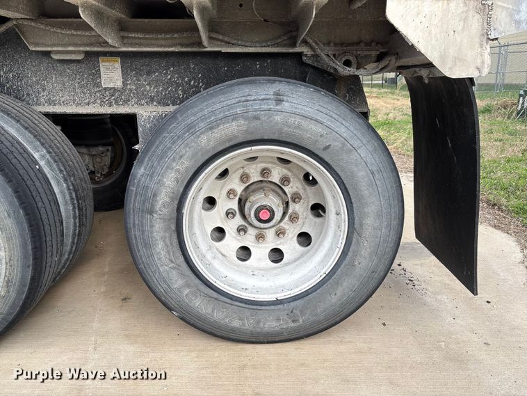 image for item FB3197 2006 East manufacturing end dump trailer