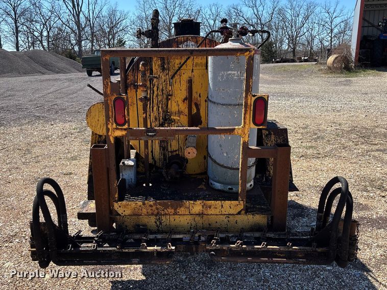 image for item FB3225 2001 Diamond Bilt oil distributor trailer