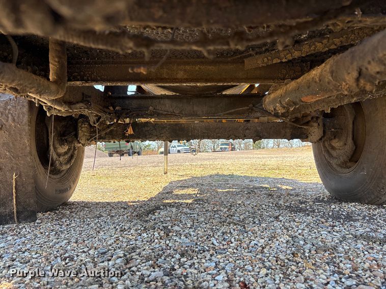 image for item FB3225 2001 Diamond Bilt oil distributor trailer