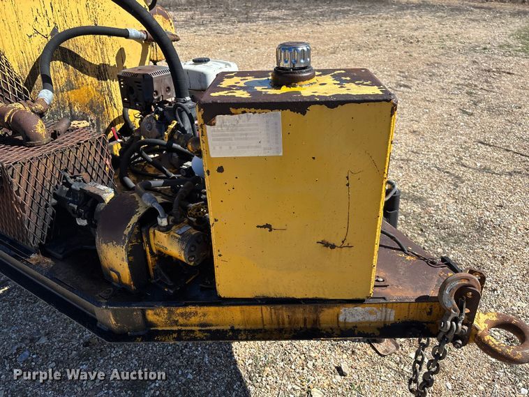 image for item FB3225 2001 Diamond Bilt oil distributor trailer