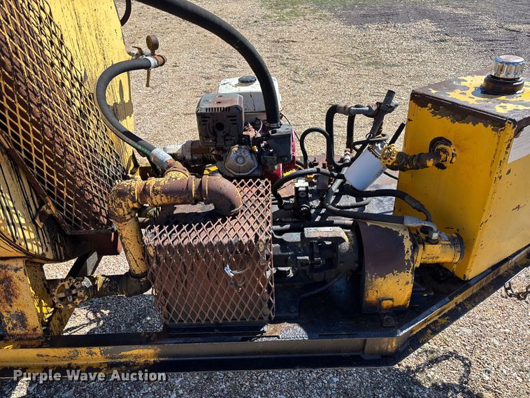 image for item FB3225 2001 Diamond Bilt oil distributor trailer