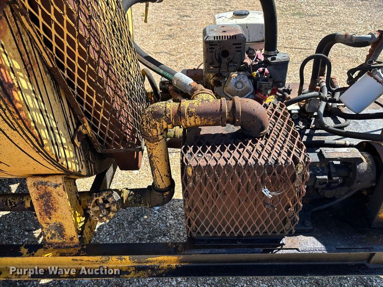 image for item FB3225 2001 Diamond Bilt oil distributor trailer