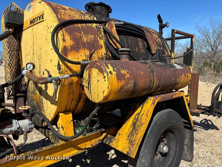 image for item FB3225 2001 Diamond Bilt oil distributor trailer