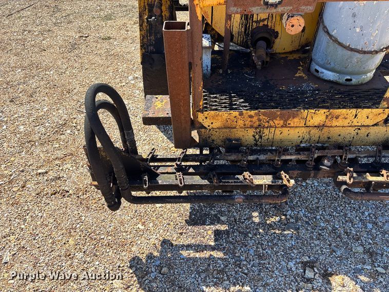 image for item FB3225 2001 Diamond Bilt oil distributor trailer