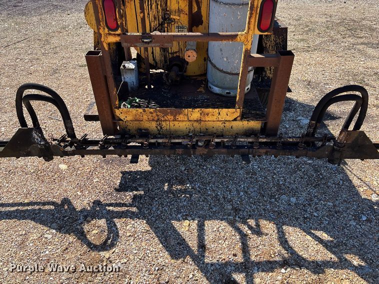 image for item FB3225 2001 Diamond Bilt oil distributor trailer