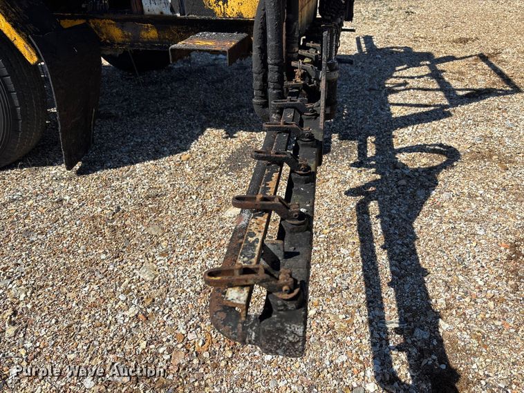 image for item FB3225 2001 Diamond Bilt oil distributor trailer