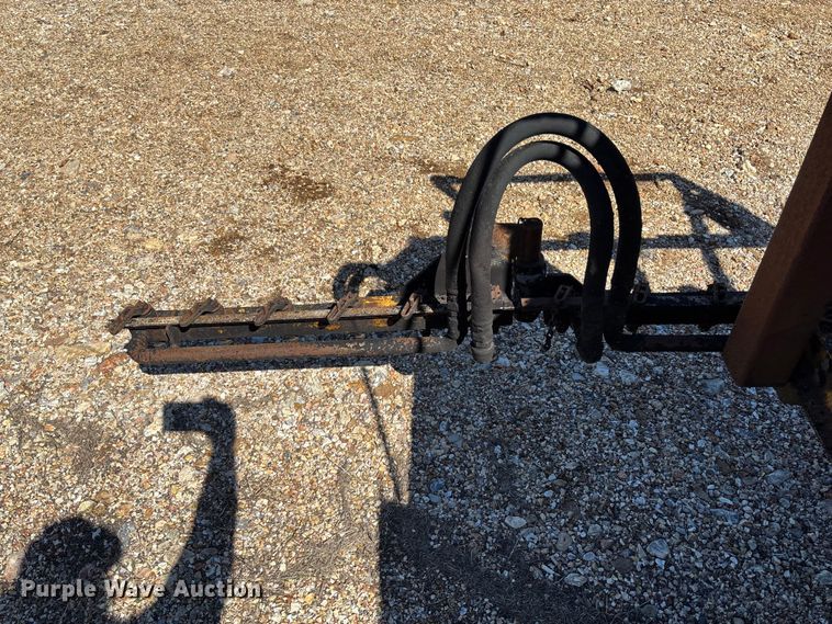 image for item FB3225 2001 Diamond Bilt oil distributor trailer