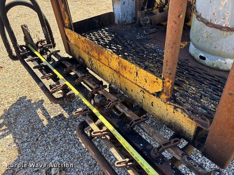 image for item FB3225 2001 Diamond Bilt oil distributor trailer