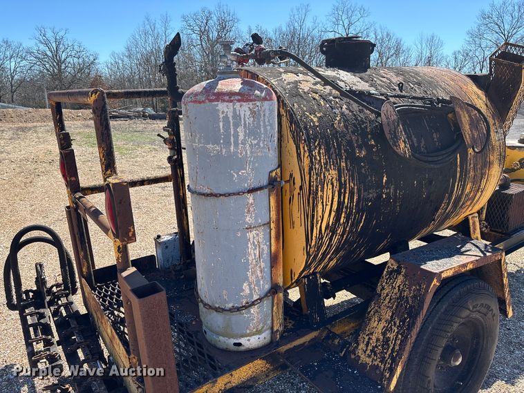 image for item FB3225 2001 Diamond Bilt oil distributor trailer