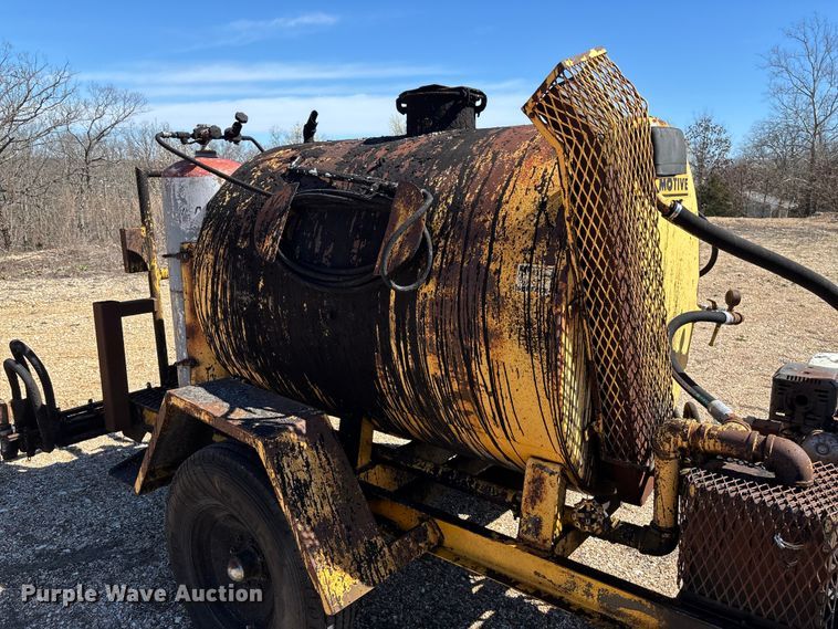 image for item FB3225 2001 Diamond Bilt oil distributor trailer