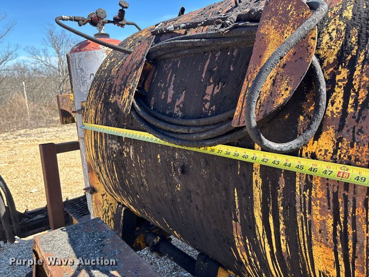 image for item FB3225 2001 Diamond Bilt oil distributor trailer