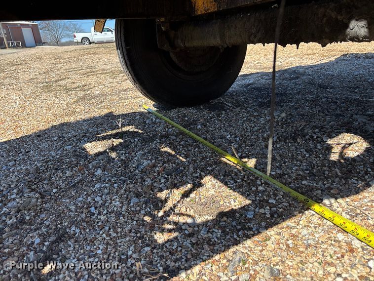 image for item FB3225 2001 Diamond Bilt oil distributor trailer