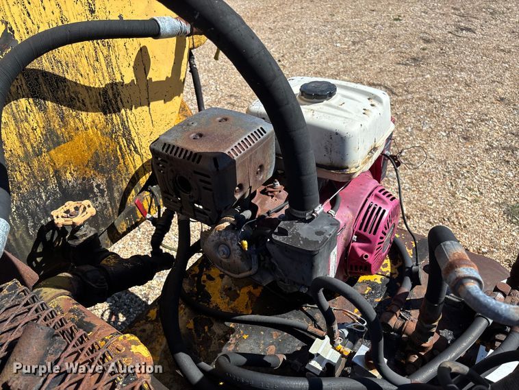 image for item FB3225 2001 Diamond Bilt oil distributor trailer