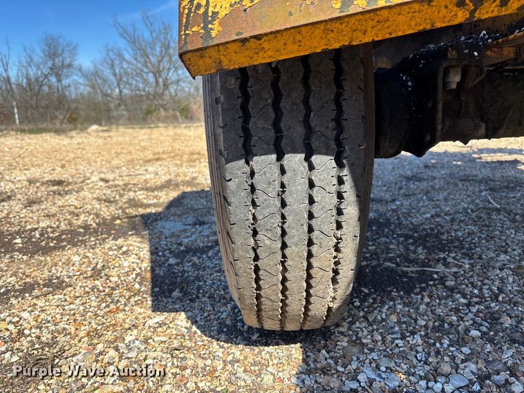 image for item FB3225 2001 Diamond Bilt oil distributor trailer