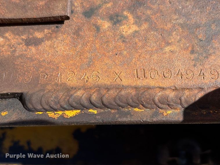 image for item FB3225 2001 Diamond Bilt oil distributor trailer